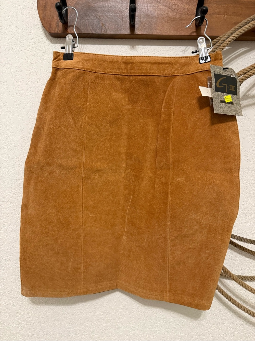 Vintage NWT Global Identity G-III Suede Leather Pencil Skirt – Honey / Size 9/10
